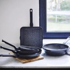 BK Universe Koekenpannenset Ø 24 Cm + Ø 28 Cm - Inductie - PFAS-vrij 10 BK Universe Koekenpannenset Ø 24 Cm + Ø 28 Cm - Inductie - PFAS-vrij -Keuken Verkoop 1200x1200 298