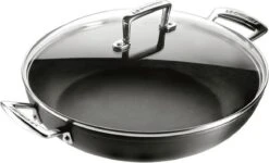 LE CREUSET - Les Forgees - Sauteerpan 2 Grepen 28cm 3,2L 9 LE CREUSET - Les Forgees - Sauteerpan 2 Grepen 28cm 3,2L -Keuken Verkoop 1200x729 5