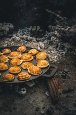 The Windmill Poffertjespan 30 Cm Gietijzer 2,3 Kg Zwart 17 The Windmill Poffertjespan 30 Cm Gietijzer 2,3 Kg Zwart -Keuken Verkoop 800x1200 8